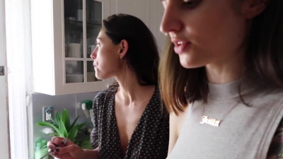 How_to_ZERO_WASTE_grocery_shop_with_Phoebe_Tonkin_282B_vegan_lunch_recipe29_1875.jpg