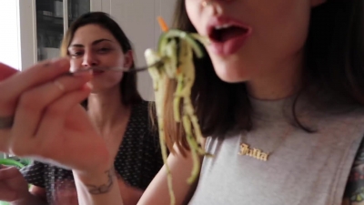 How_to_ZERO_WASTE_grocery_shop_with_Phoebe_Tonkin_282B_vegan_lunch_recipe29_1878.jpg