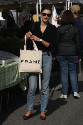 Out_at_the_Farmers_Market_in_Studio_City___283429.jpg