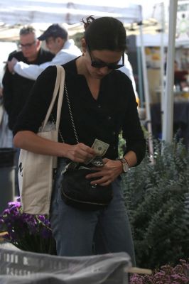 Out_at_the_Farmers_Market_in_Studio_City___284529.jpg