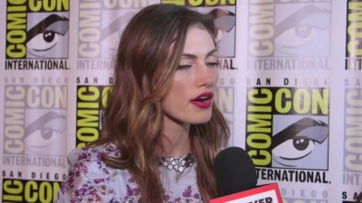 Phoebe_Tonkin_Interview__The_Originals__Interview_-_Comic_Con_2016_0803.jpg