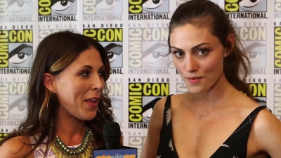 Phoebe_Tonkin__The_Originals__Teases_Hayley_s_Hybrid_Future_-_Comic-Con_2014_027.jpg