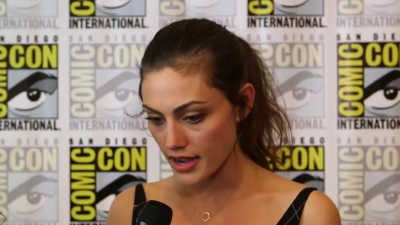 Phoebe_Tonkin__The_Originals__Teases_Hayley_s_Hybrid_Future_-_Comic-Con_2014_158.jpg