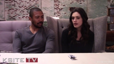 The_Originals_on_Set__Charles_Michael_Davis___Phoebe_Tonkin_0710.jpg